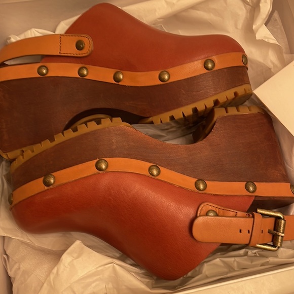 Brand New in Box See By Chloe Tan Calf Leather Wooden Clogs - Picture 2 of 6